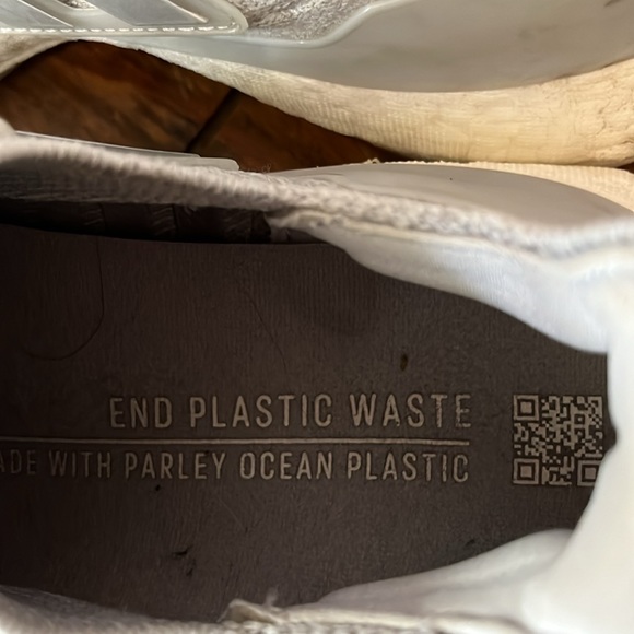 Adidas eco-boost running shoes - Picture 4 of 5